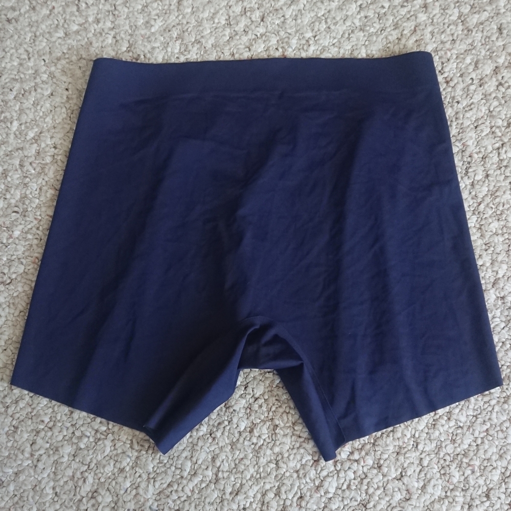 UNIQLO AIRism Ultra Seamless Boxer Briefs in Navy blue size M/L - Picture 2 of 8